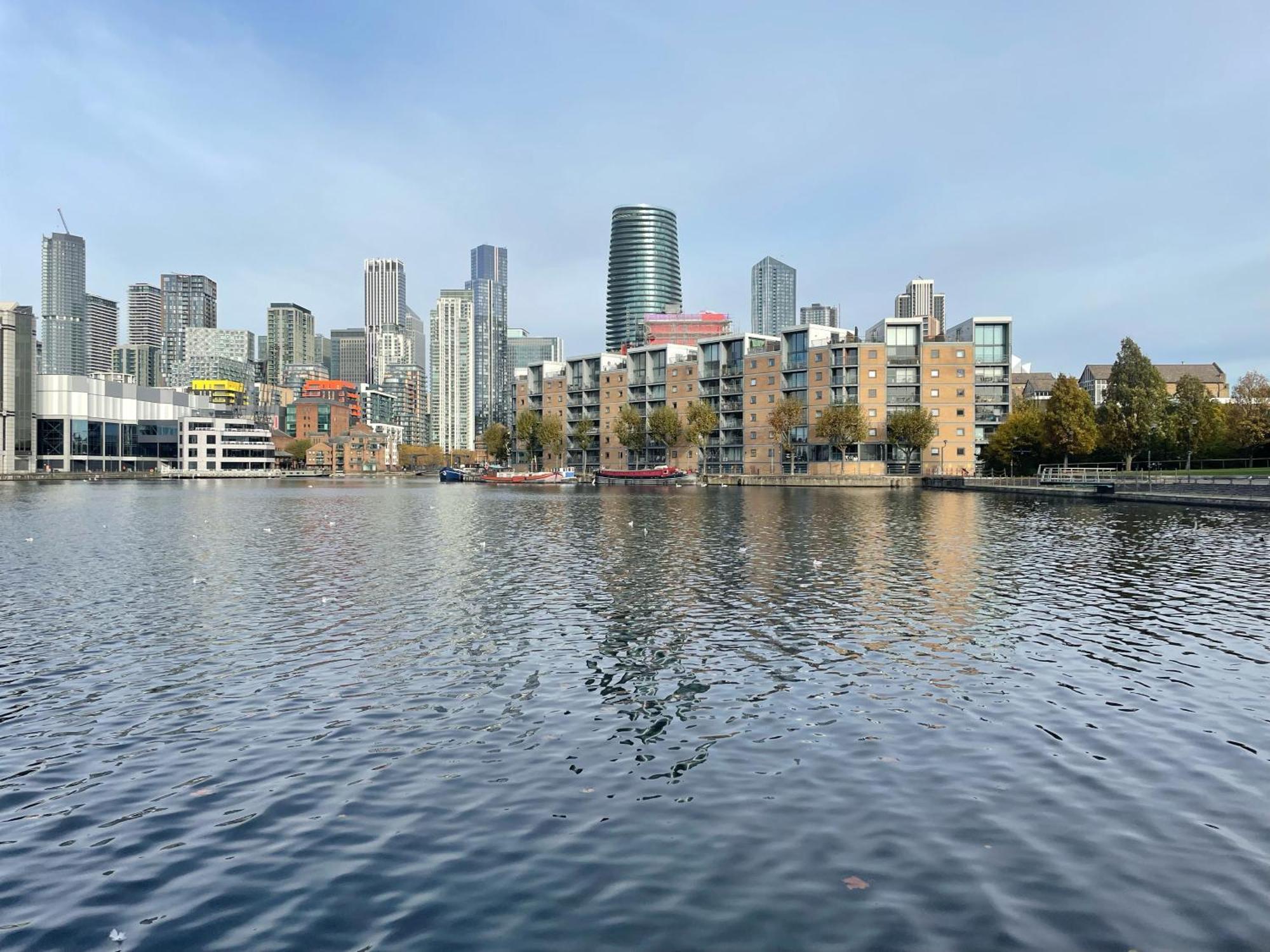 Canary Wharf Waterside Flat Gazde/Camere de închiriat Londra