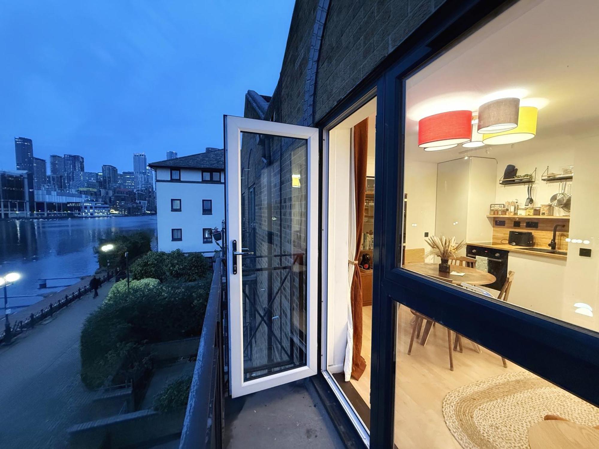 Canary Wharf Waterside Flat Londra